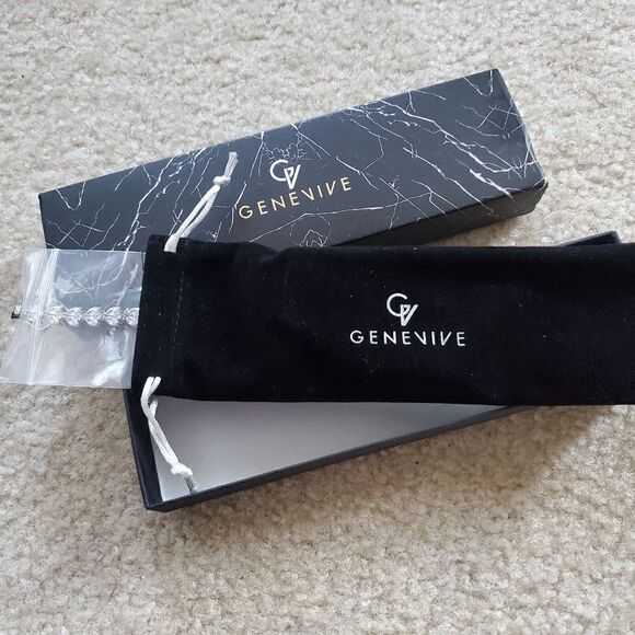 GENEVIVE Silver Necklace - Picture 9 of 9